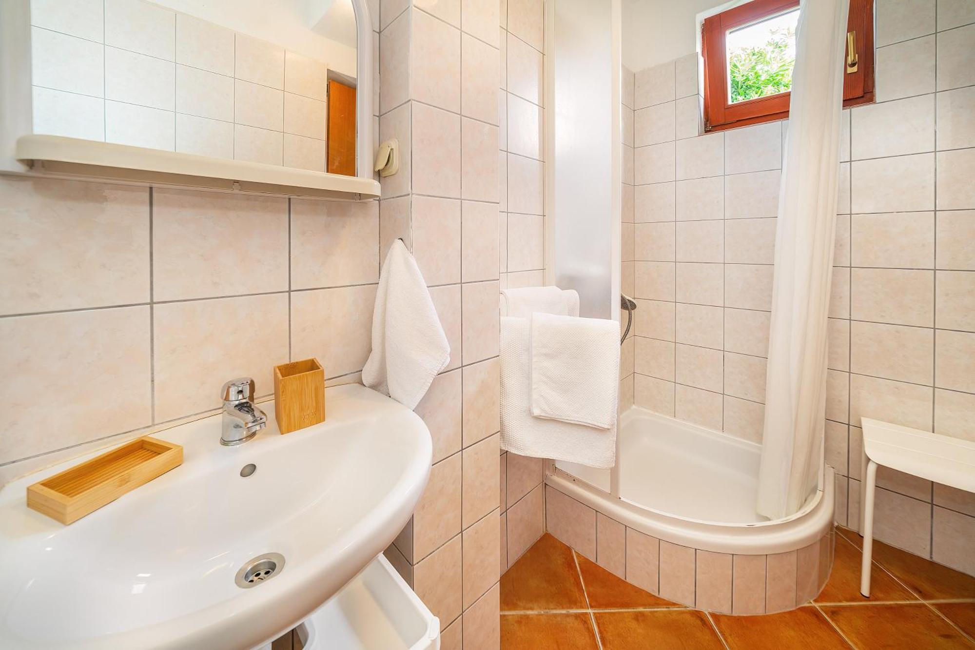 Apartment Edo With Terrace Baska (Krk)